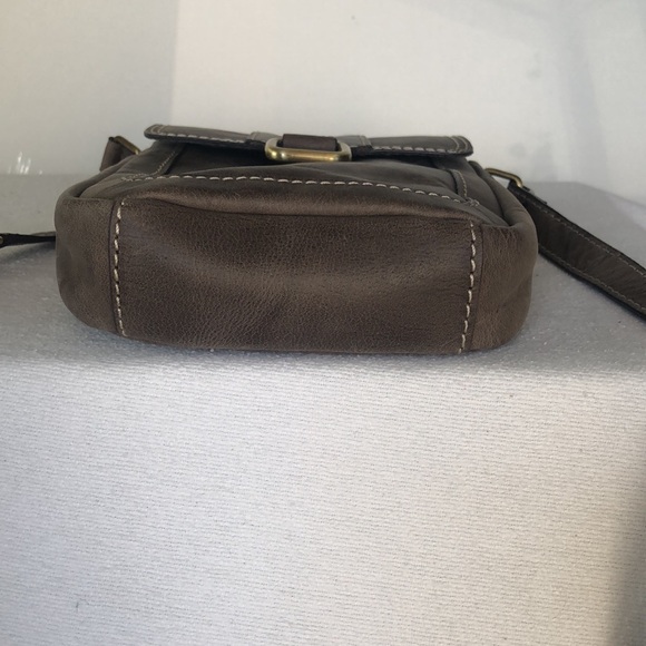 DIBA TRUE Crossbody taupe colored leather bag. Gold hardware. Beautiful design - Picture 10 of 11